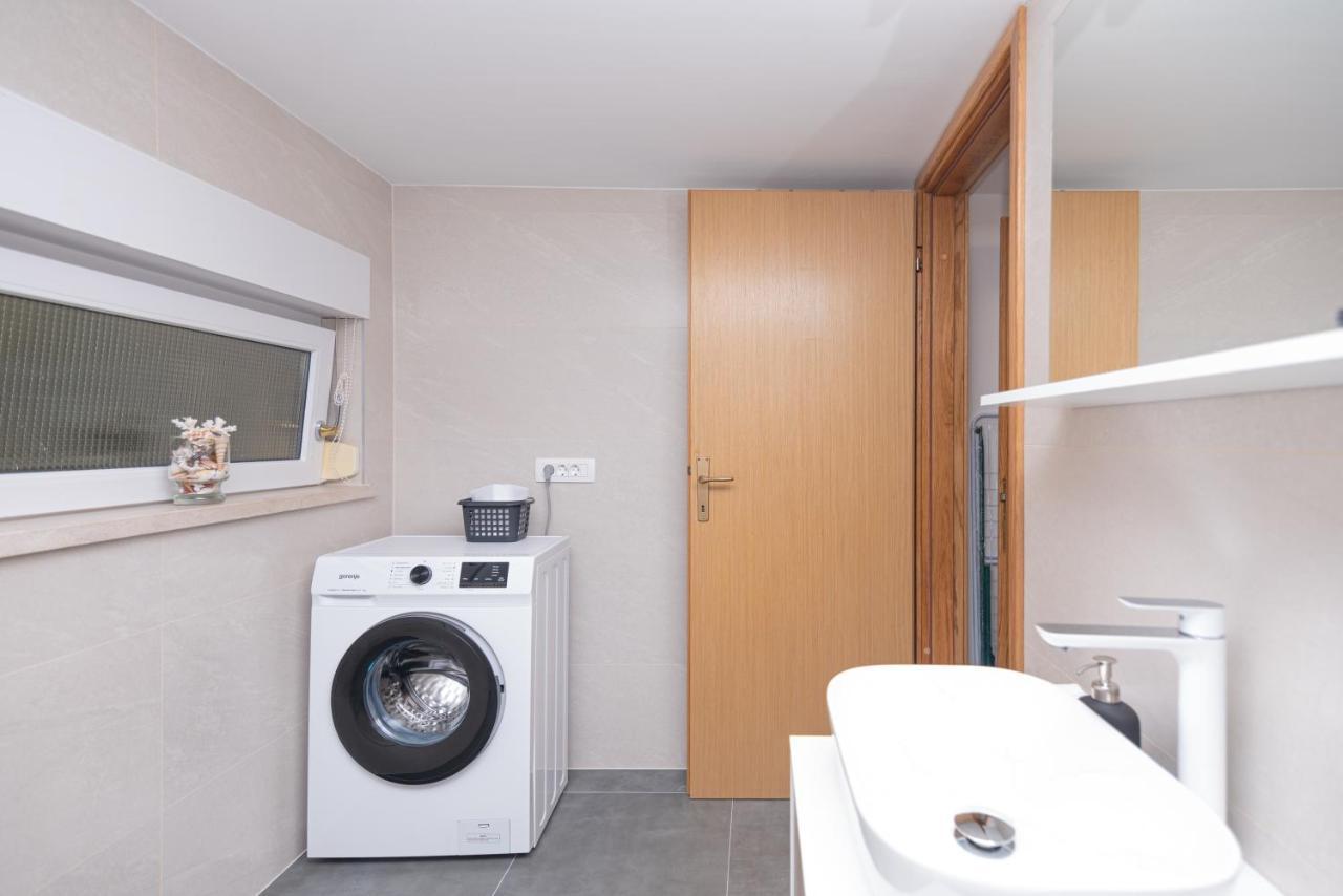 Apartment Emmi Omiš Buitenkant foto