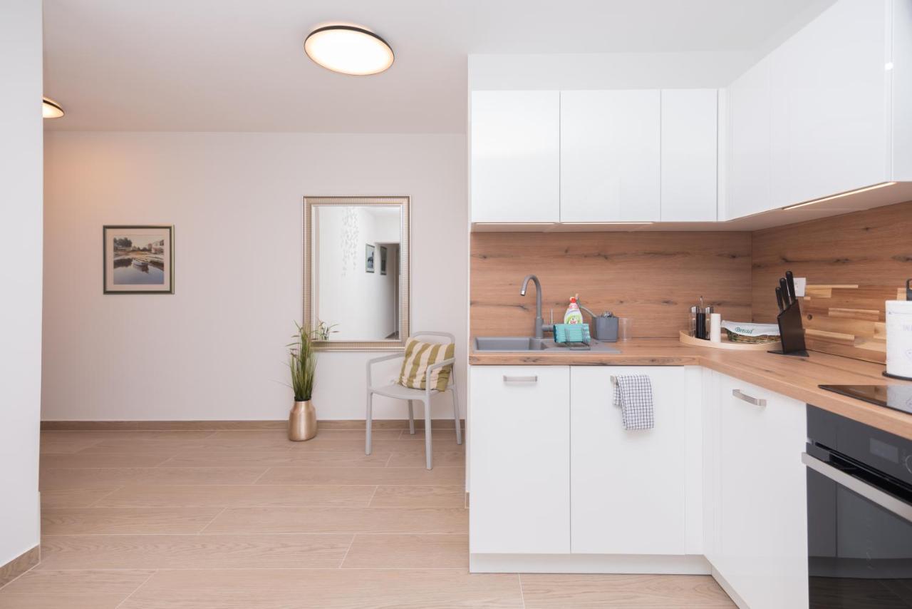 Apartment Emmi Omiš Buitenkant foto