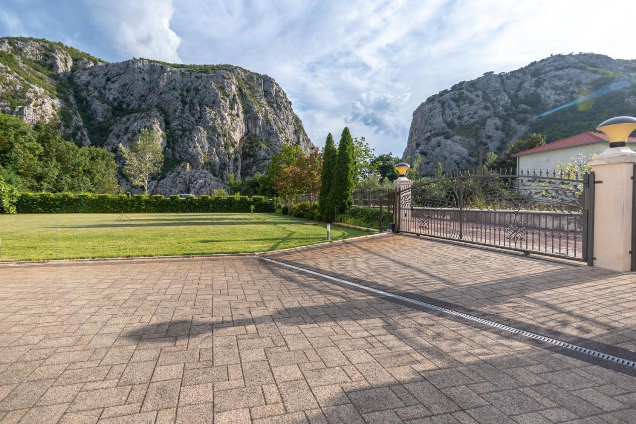Apartment Emmi Omiš Buitenkant foto