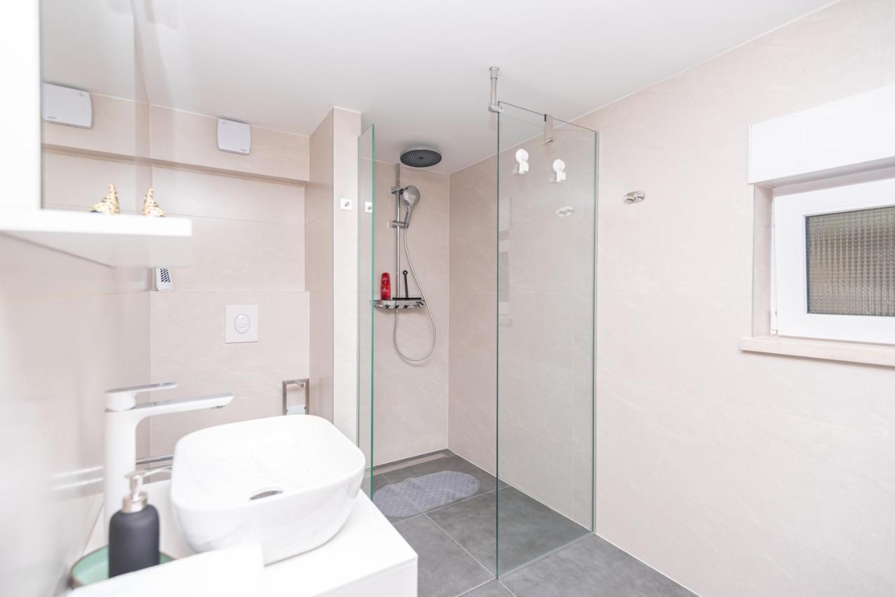 Apartment Emmi Omiš Buitenkant foto