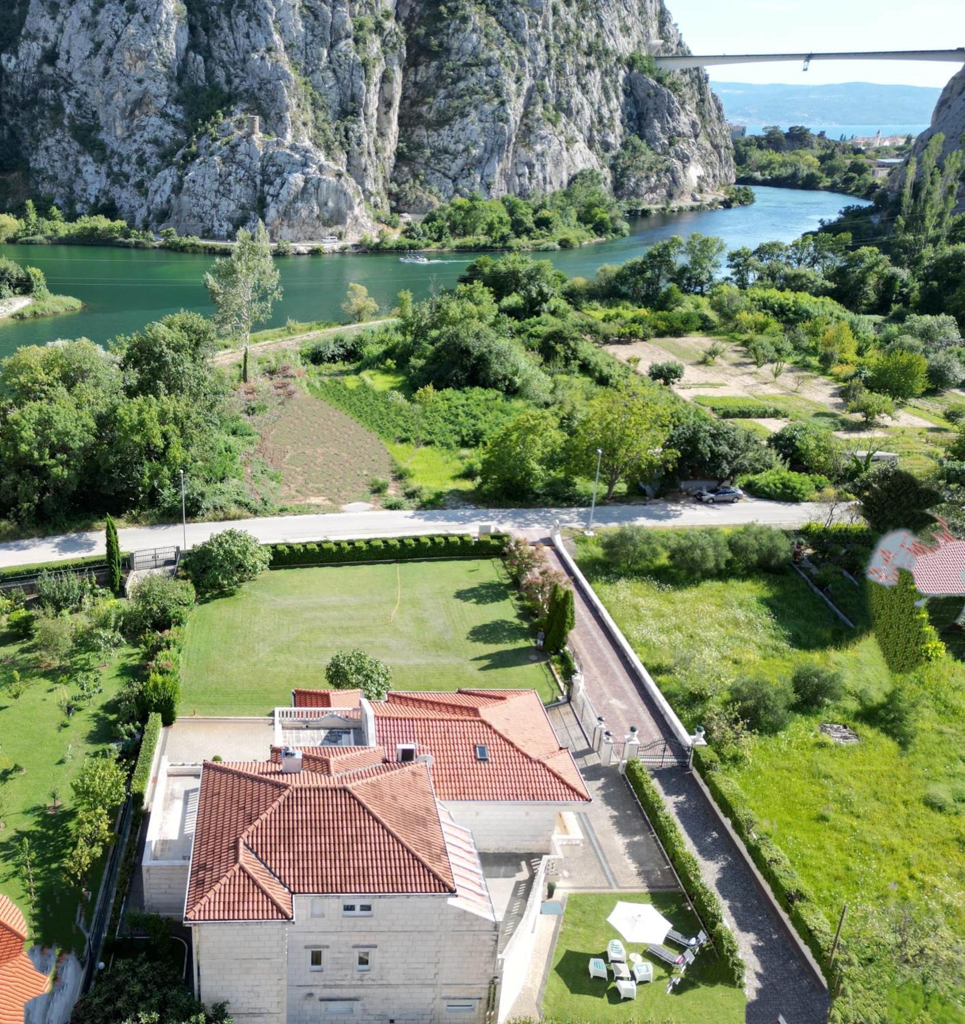 Apartment Emmi Omiš Buitenkant foto
